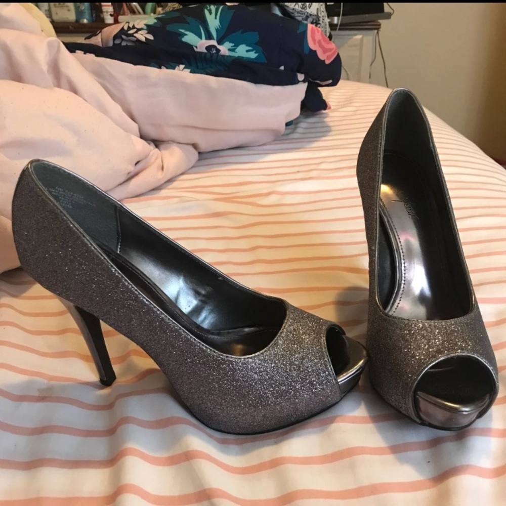 Sliver high heels